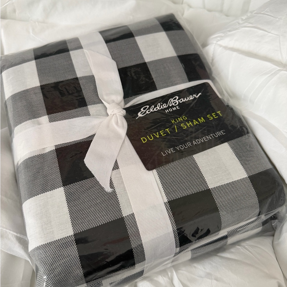 Brand new in package - Eddie Bauer Black and White Checkered Duvet Cover Set